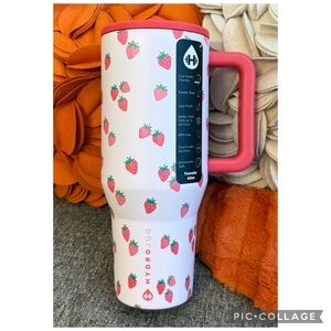 NWT HydroJug Very Berry Strawberry 40oz Traveler